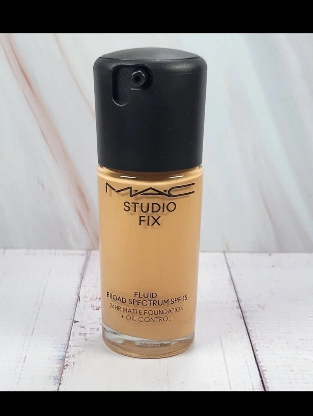 MAC Studio Fix Fluid 24 HR Matte Foundation NC25 BNIB